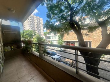 VENTA  DEPARTAMENTO 2 AMBIENTES   FRENTE  LUMINOSO   BALCON  COCHERA INDIVIDUAL  V.PUEYRREDON