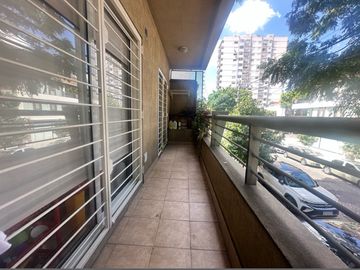 VENTA  DEPARTAMENTO 2 AMBIENTES   FRENTE  LUMINOSO   BALCON  COCHERA INDIVIDUAL  V.PUEYRREDON