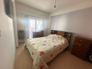VENTA  DEPARTAMENTO 2 AMBIENTES   FRENTE  LUMINOSO   BALCON  COCHERA INDIVIDUAL  V.PUEYRREDON