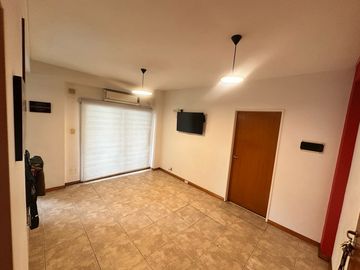 VENTA  DEPARTAMENTO 2 AMBIENTES   FRENTE  LUMINOSO   BALCON  COCHERA INDIVIDUAL  V.PUEYRREDON