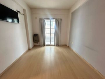 VENTA  DEPARTAMENTO 2 AMBIENTES   FRENTE  LUMINOSO   BALCON  COCHERA INDIVIDUAL  V.PUEYRREDON