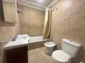 VENTA  DEPARTAMENTO 2 AMBIENTES   FRENTE  LUMINOSO   BALCON  COCHERA INDIVIDUAL  V.PUEYRREDON