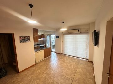 VENTA  DEPARTAMENTO 2 AMBIENTES   FRENTE  LUMINOSO   BALCON  COCHERA INDIVIDUAL  V.PUEYRREDON