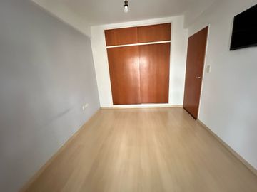VENTA  DEPARTAMENTO 2 AMBIENTES   FRENTE  LUMINOSO   BALCON  COCHERA INDIVIDUAL  V.PUEYRREDON