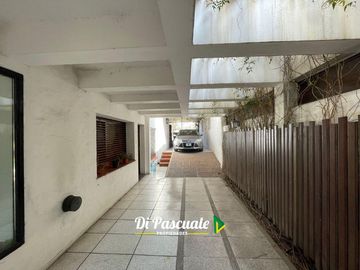 Venta Casa Chalet sobre 700 m2 IDEAL INVERSORES - Moreno Norte