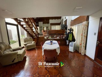Venta Casa Chalet sobre 700 m2 IDEAL INVERSORES - Moreno Norte