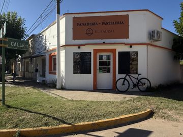 Casa -mas departamento y local en Salvador Maria, partido de Lobos