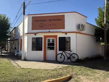 Casa -mas departamento y local en Salvador Maria, partido de Lobos
