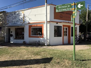 Casa -mas departamento y local en Salvador Maria, partido de Lobos
