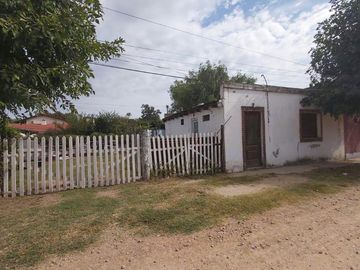Casa -mas departamento y local en Salvador Maria, partido de Lobos