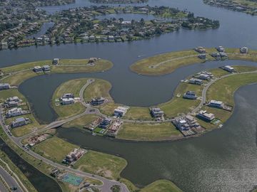 ESPECTACULAR LOTE A LA  LAGUNA  en venta en Los Puentes - Nordelta