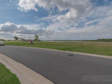 ESPECTACULAR LOTE A LA  LAGUNA  en venta en Los Puentes - Nordelta