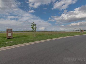 ESPECTACULAR LOTE A LA  LAGUNA  en venta en Los Puentes - Nordelta