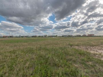 ESPECTACULAR LOTE A LA  LAGUNA  en venta en Los Puentes - Nordelta