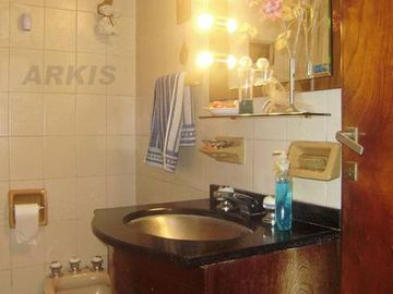 HERMOSO PH CON ENTRADA INDEPENDIENTE, TERRAZA Y QUINCHO, BALCON FRENTE AL PARQUE