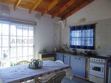 HERMOSO PH CON ENTRADA INDEPENDIENTE, TERRAZA Y QUINCHO, BALCON FRENTE AL PARQUE