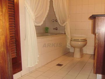 HERMOSO PH CON ENTRADA INDEPENDIENTE, TERRAZA Y QUINCHO, BALCON FRENTE AL PARQUE