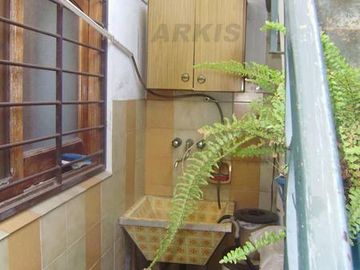 HERMOSO PH CON ENTRADA INDEPENDIENTE, TERRAZA Y QUINCHO, BALCON FRENTE AL PARQUE