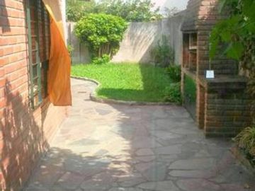 Casa 2 familias 4 Amb. Con Depto. 2 Amb. al Frente