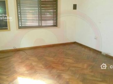 Casa 2 familias 4 Amb. Con Depto. 2 Amb. al Frente