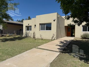 Venta - Casa 4/Cuatro Ambientes, Dependencia, Jardín - San Gabriel, Villanueva