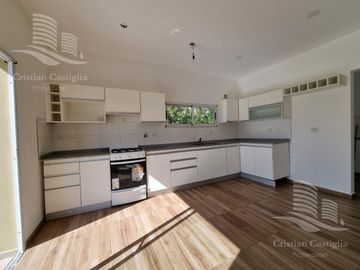 Venta - Casa 4/Cuatro Ambientes, Dependencia, Jardín - San Gabriel, Villanueva