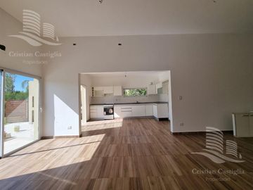 Venta - Casa 4/Cuatro Ambientes, Dependencia, Jardín - San Gabriel, Villanueva