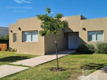 Venta - Casa 4/Cuatro Ambientes, Dependencia, Jardín - San Gabriel, Villanueva