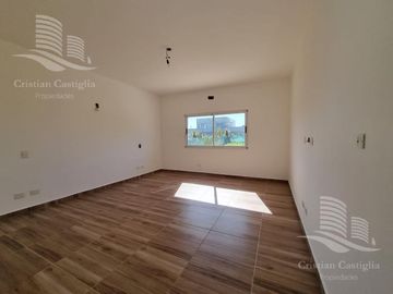 Venta - Casa 4/Cuatro Ambientes, Dependencia, Jardín - San Gabriel, Villanueva