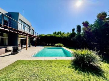 Casa en venta - 6 Dormitorios 5 Baños - 1510mts2 - Tigre