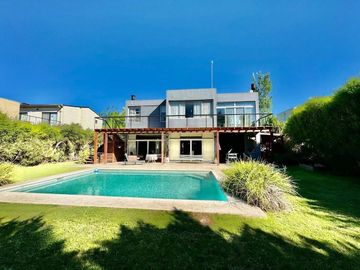 Casa en venta - 6 Dormitorios 5 Baños - 1510mts2 - Tigre