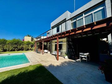 Casa en venta - 6 Dormitorios 5 Baños - 1510mts2 - Tigre