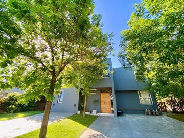Casa en venta - 6 Dormitorios 5 Baños - 1510mts2 - Tigre