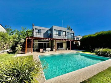 Casa en venta - 6 Dormitorios 5 Baños - 1510mts2 - Tigre