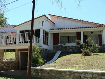 Chalet de cuatro dormitorios en Bº San Isabel