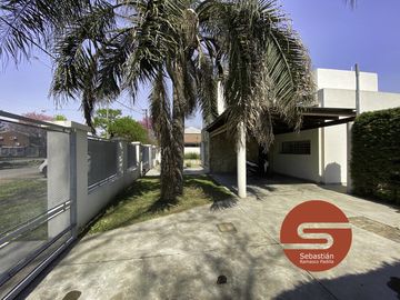 casa dos plantas patio fisherton