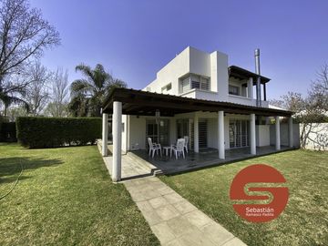 casa dos plantas patio fisherton