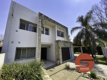 casa dos plantas patio fisherton
