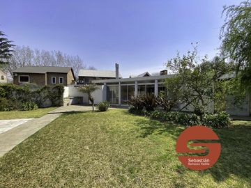 casa dos plantas patio fisherton