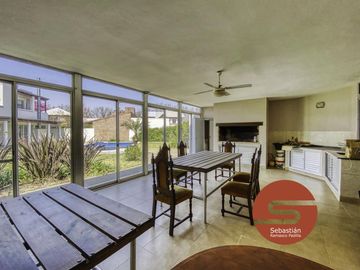 casa dos plantas patio fisherton
