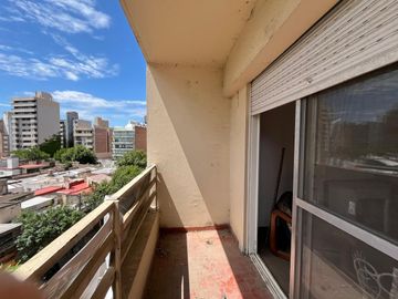 VENTA/PERMUTA – Departamento de 3 dormitorios con balcón. Abasto, Rosario.