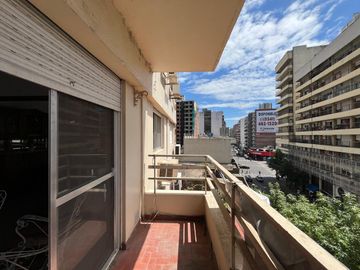VENTA/PERMUTA – Departamento de 3 dormitorios con balcón. Abasto, Rosario.