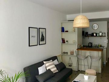 Divino monoambiente con amenities. Todo luz!!