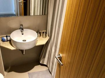 Divino monoambiente con amenities. Todo luz!!