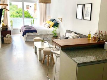 Divino monoambiente con amenities. Todo luz!!