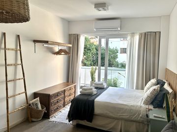 Divino monoambiente con amenities. Todo luz!!