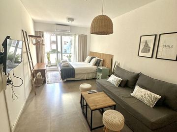 Divino monoambiente con amenities. Todo luz!!