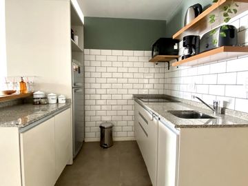 Divino monoambiente con amenities. Todo luz!!