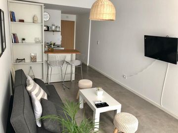 Divino monoambiente con amenities. Todo luz!!