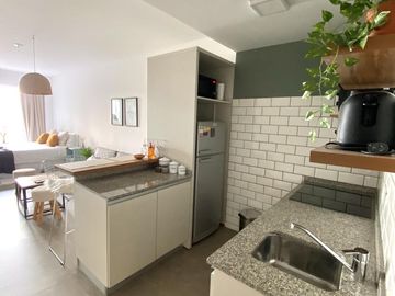 Divino monoambiente con amenities. Todo luz!!